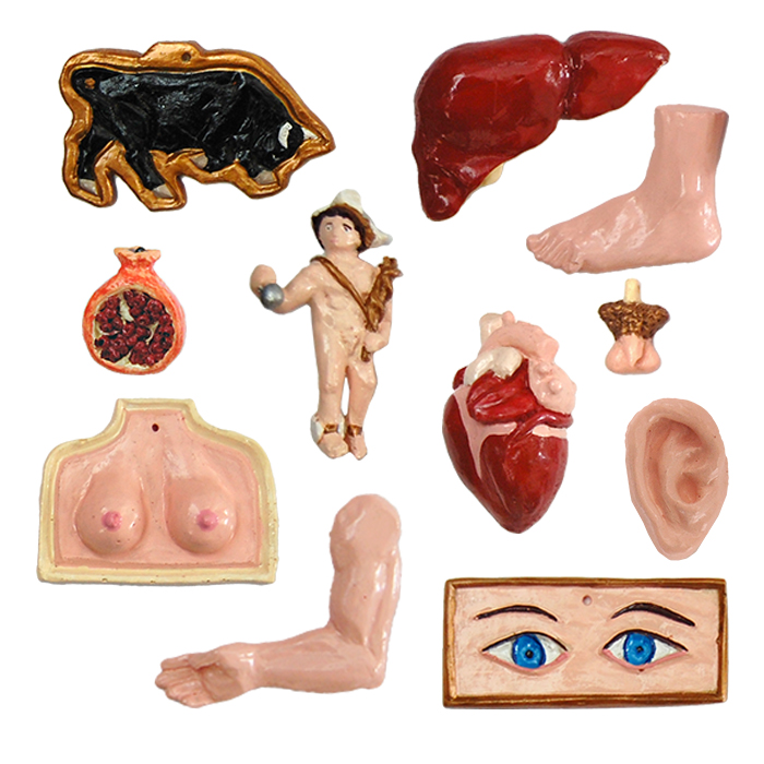Amulettes protectrices en resine polyurethane taureau foie pied mercure grenade coeur pénis oreille seins bras yeux apotropaïques