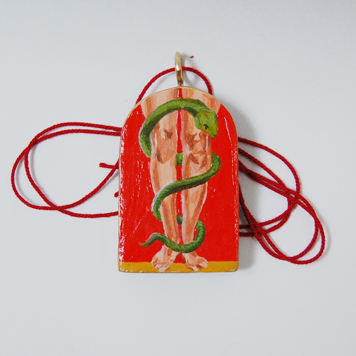 Ex-voto collier mal aux genous guérison stèle Louvre Horus Harpocrate et les crocodiles signe du capricorne sepent enroulé autour des jambes peinture sur bois